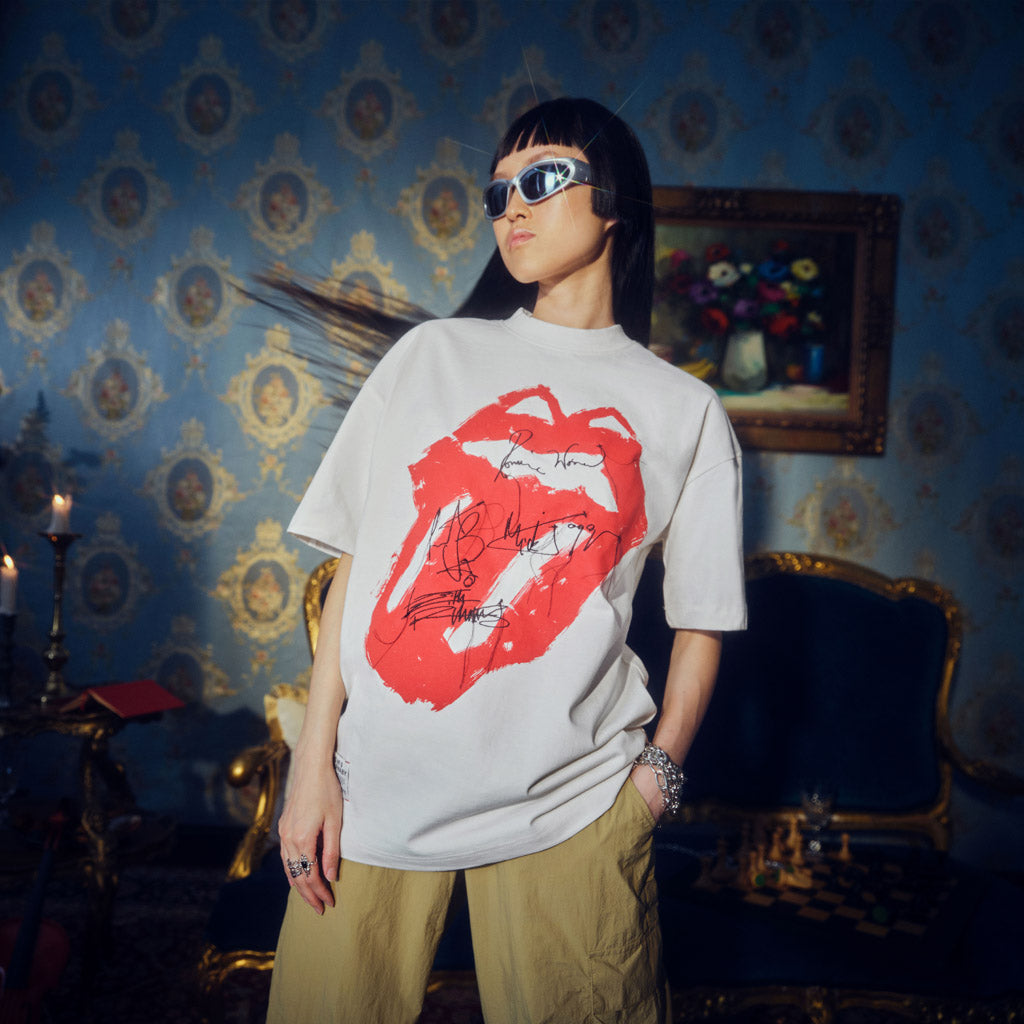 SIGNATURE LICK EMBROIDERED T-SHIRT Model 1