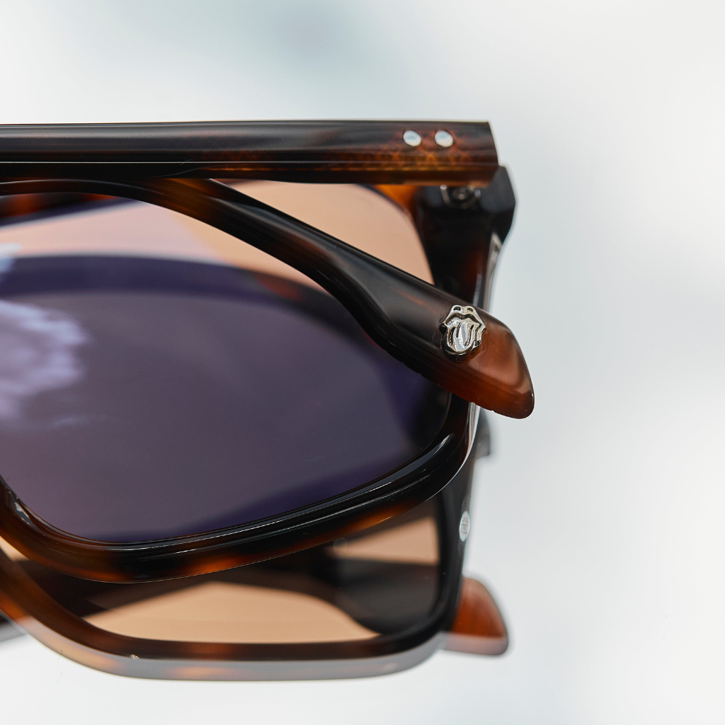 Stones x KIRK – Black & Blue Rock & Roll Aviator Dark Brown Lens Detail