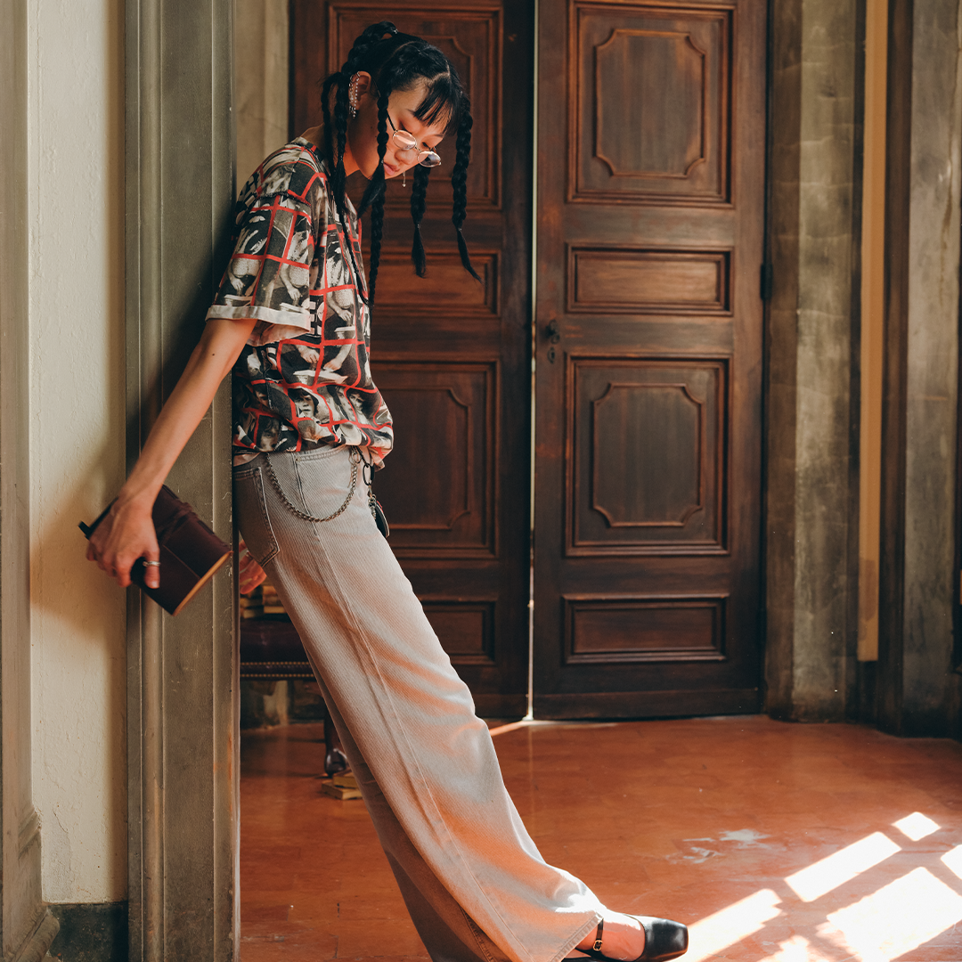 Oversized Vintage Print T-Shirt Model