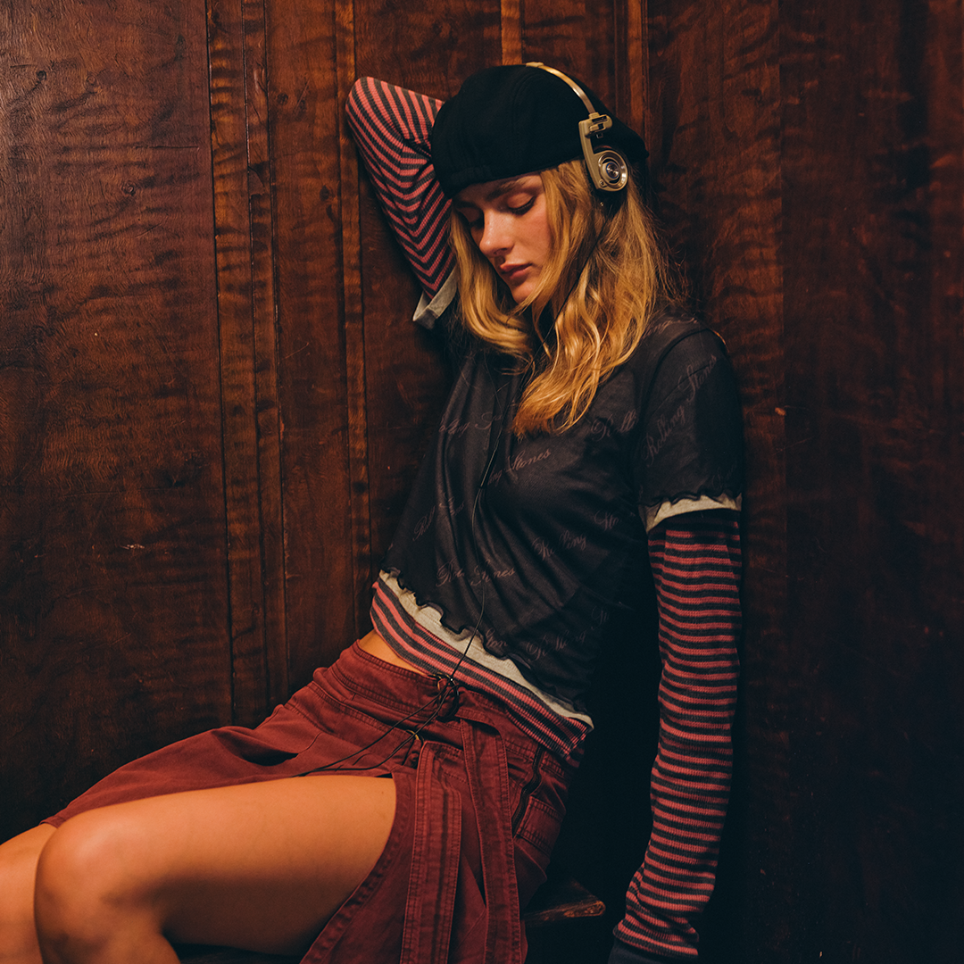 Stones Mesh Baby Tee Model