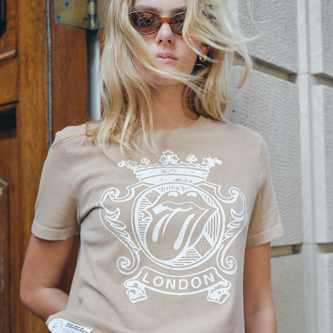 Stones Fitted Crest T-Shirt Model
