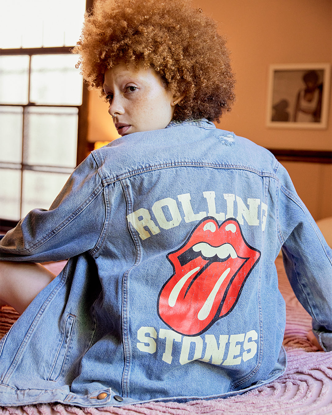 Top The Rolling Stones Size Medium Denim Jacket