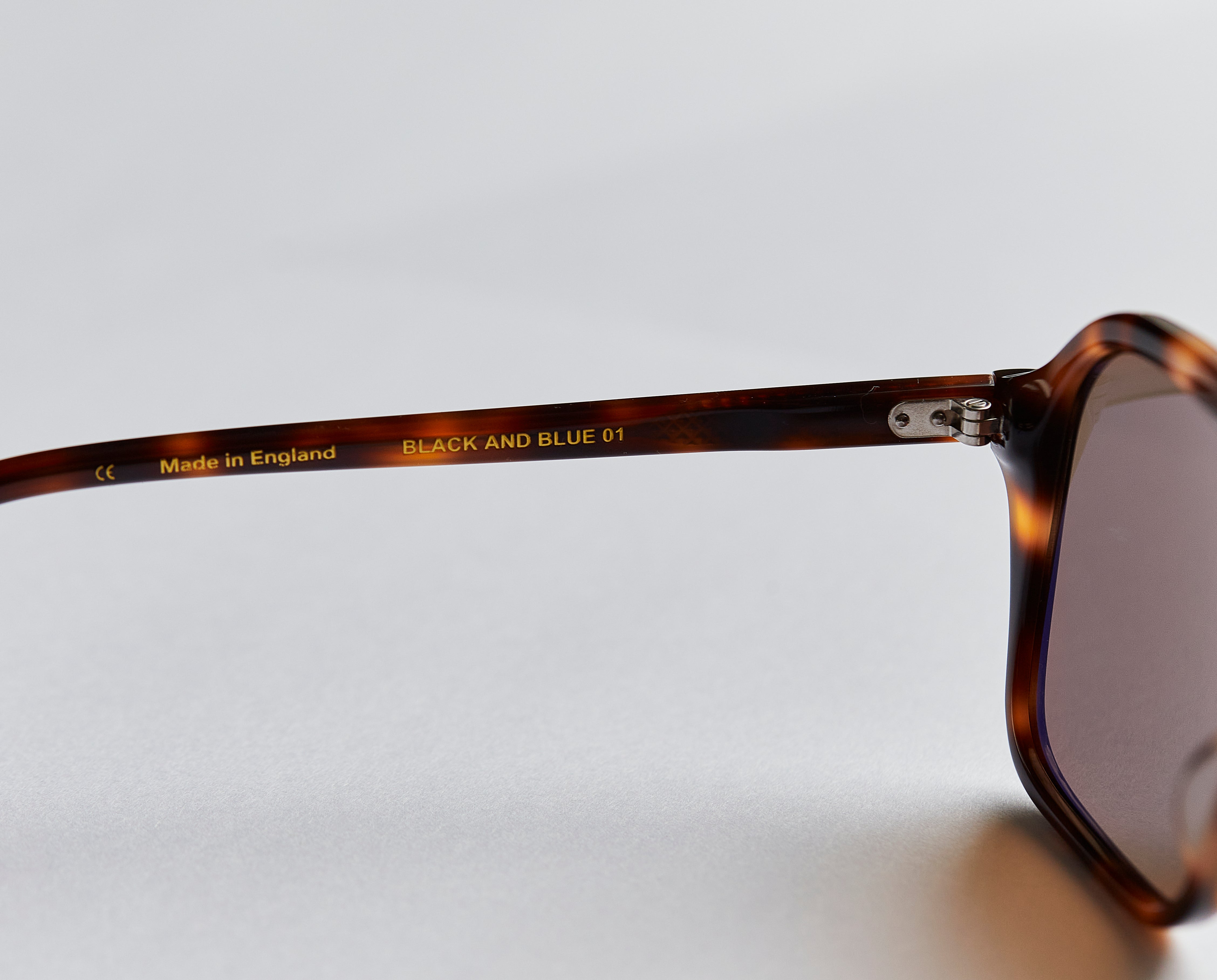 Stones x KIRK – Black & Blue Rock & Roll Aviator Dark Brown Lens 3